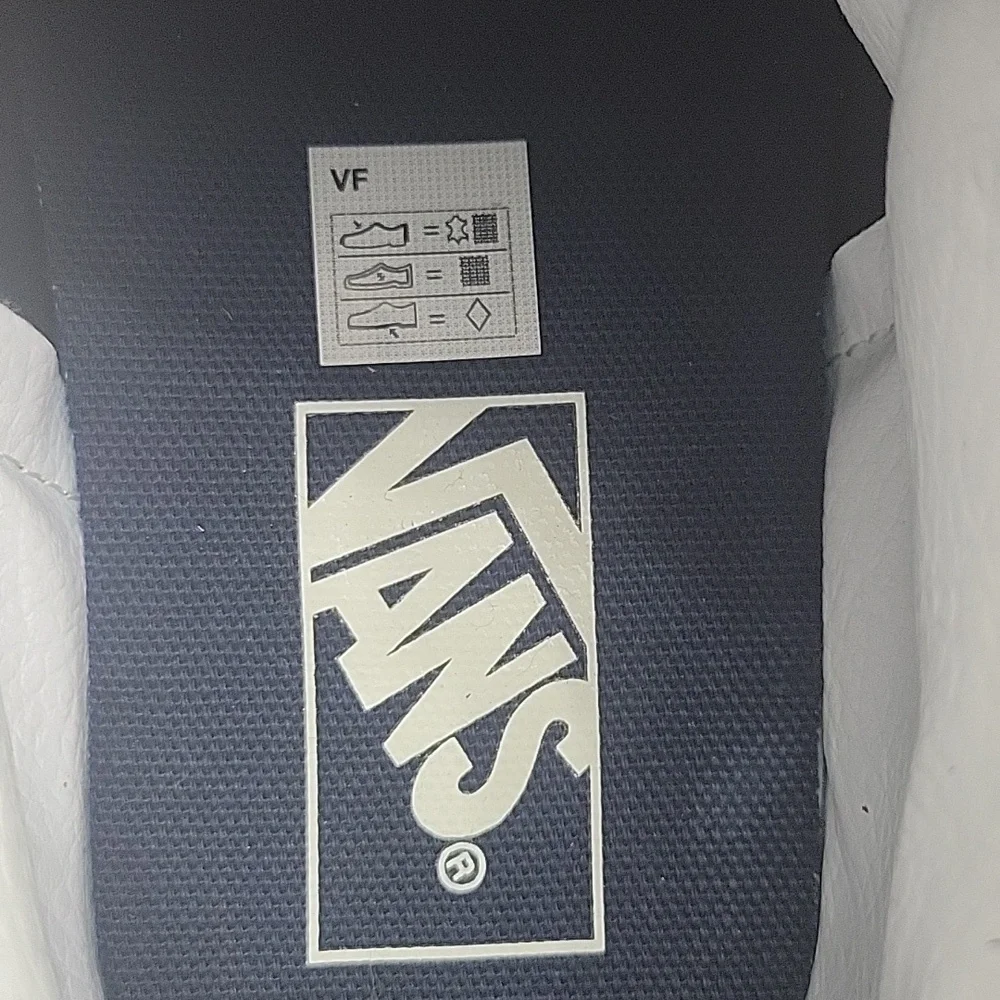 Van's SK8-Hi Brand new in the box no lid authentic uper leather and textile size